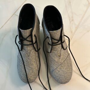 TOMS like new wedge shoes
